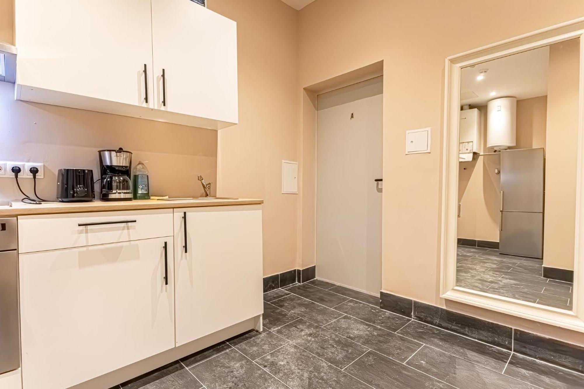 Wiener Stadthalle Boutique - Ideal For Couples Appartement Wenen
