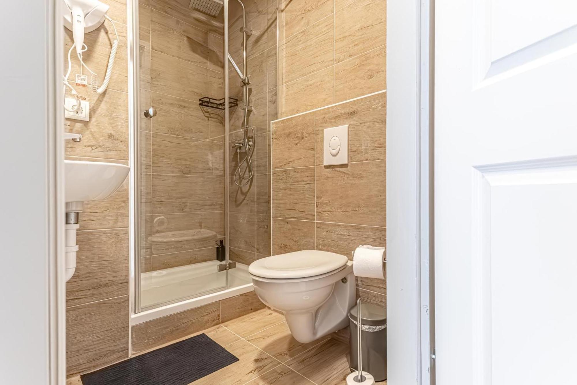 Wiener Stadthalle Boutique - Ideal For Couples Appartement