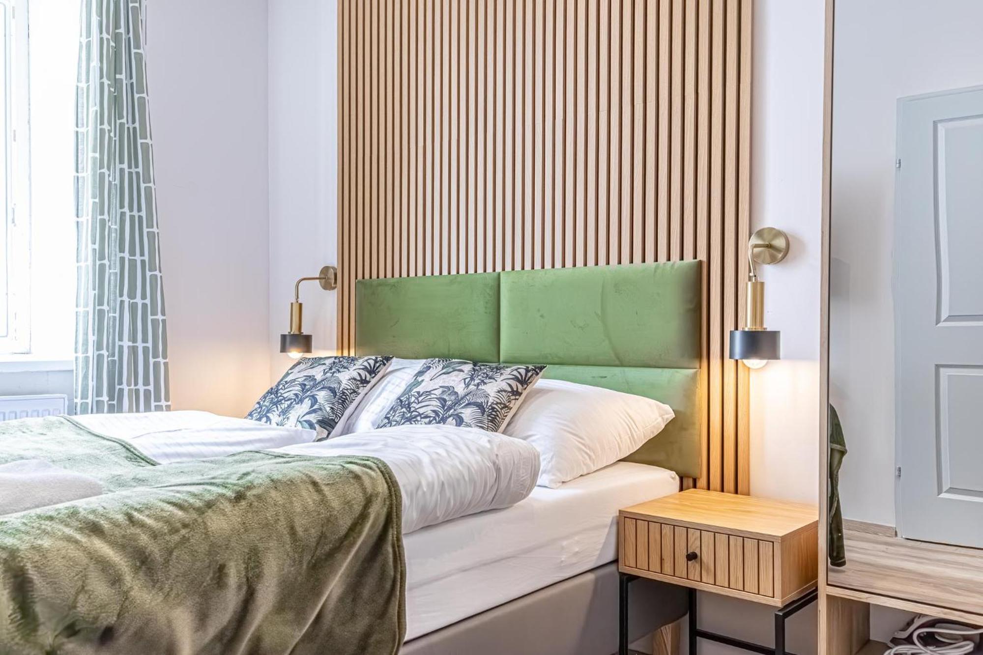 Wiener Stadthalle Boutique - Ideal For Couples Appartement Wenen